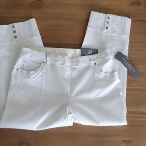 JM Collection stretch capris